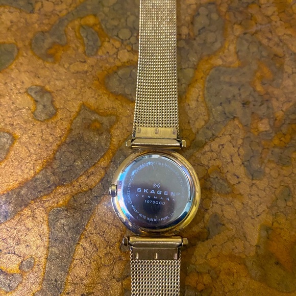 Skagen 107SGGD Gold Tone White Dial Swarovski Crystal Classic - Picture 5 of 7